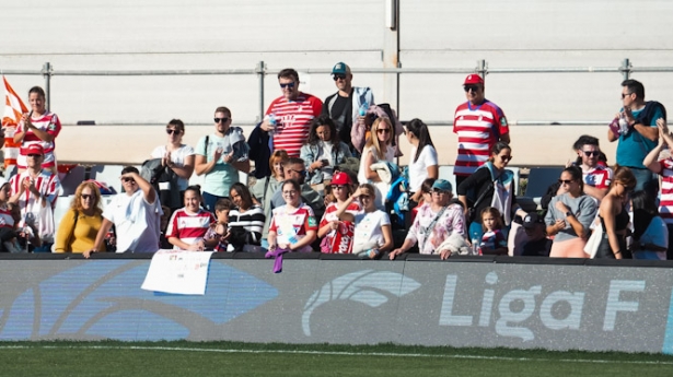 Afición durante un partido del Granada CF Femenino (GRANADA CF) Afición durante un partido del Granada CF Femenino (GRANADA CF)
