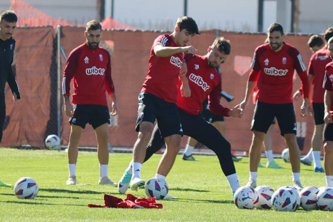 Entrenamiento del Granada CF (CRISTIAN FERNÁNDEZ)