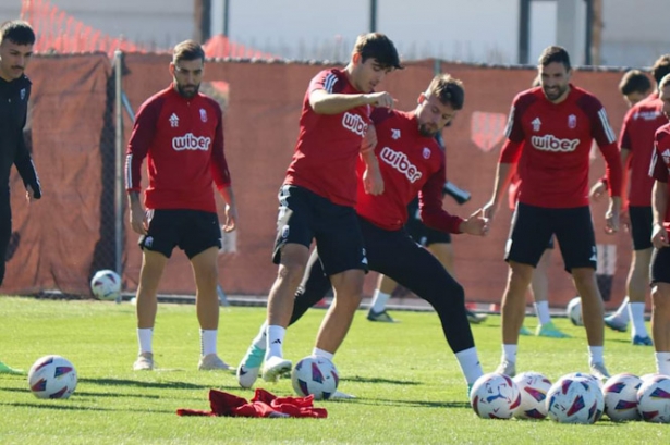 Entrenamiento del Granada CF (CRISTIAN FERNÁNDEZ) Entrenamiento del Granada CF (CRISTIAN FERNÁNDEZ)