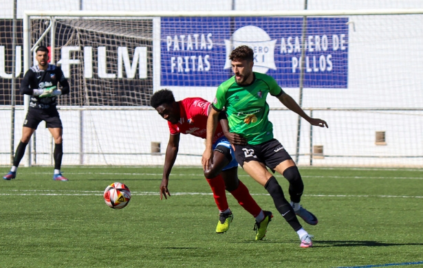 El CD Huétor Vega recibe este domingo al Poli Almería (CRISTIAN FERNÁNDEZ) El CD Huétor Vega recibe este domingo al Poli Almería (CRISTIAN FERNÁNDEZ)