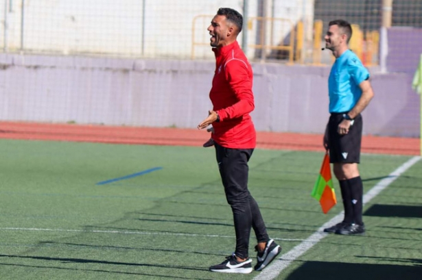 El entrenador del Almuñécar City, Biri (CRISTIAN FERNÁNDEZ) El entrenador del Almuñécar City, Biri (CRISTIAN FERNÁNDEZ)
