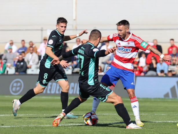 El Recreativo mereció más ante el Atlético Baleares (JOSÉ ANDRÉS FERNÁNDEZ) El Recreativo mereció más ante el Atlético Baleares (JOSÉ ANDRÉS FERNÁNDEZ)