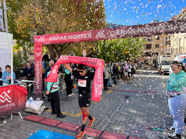 Uno de los ganadores del mini trail masculino entra en meta (AYTO. GÜEJAR SIERRA) Uno de los ganadores del mini trail masculino entra en meta (AYTO. GÜEJAR SIERRA)
