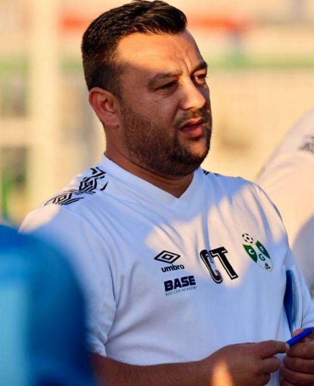El entrenador del Base Gabia CF, Romario (BASE GABIA CF) El entrenador del Base Gabia CF, Romario (BASE GABIA CF)