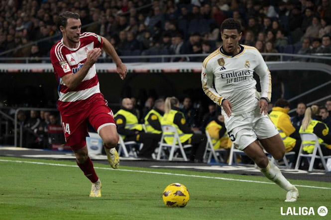 Ignasi Miquel persigue a Jude Bellingham (LALIGA)