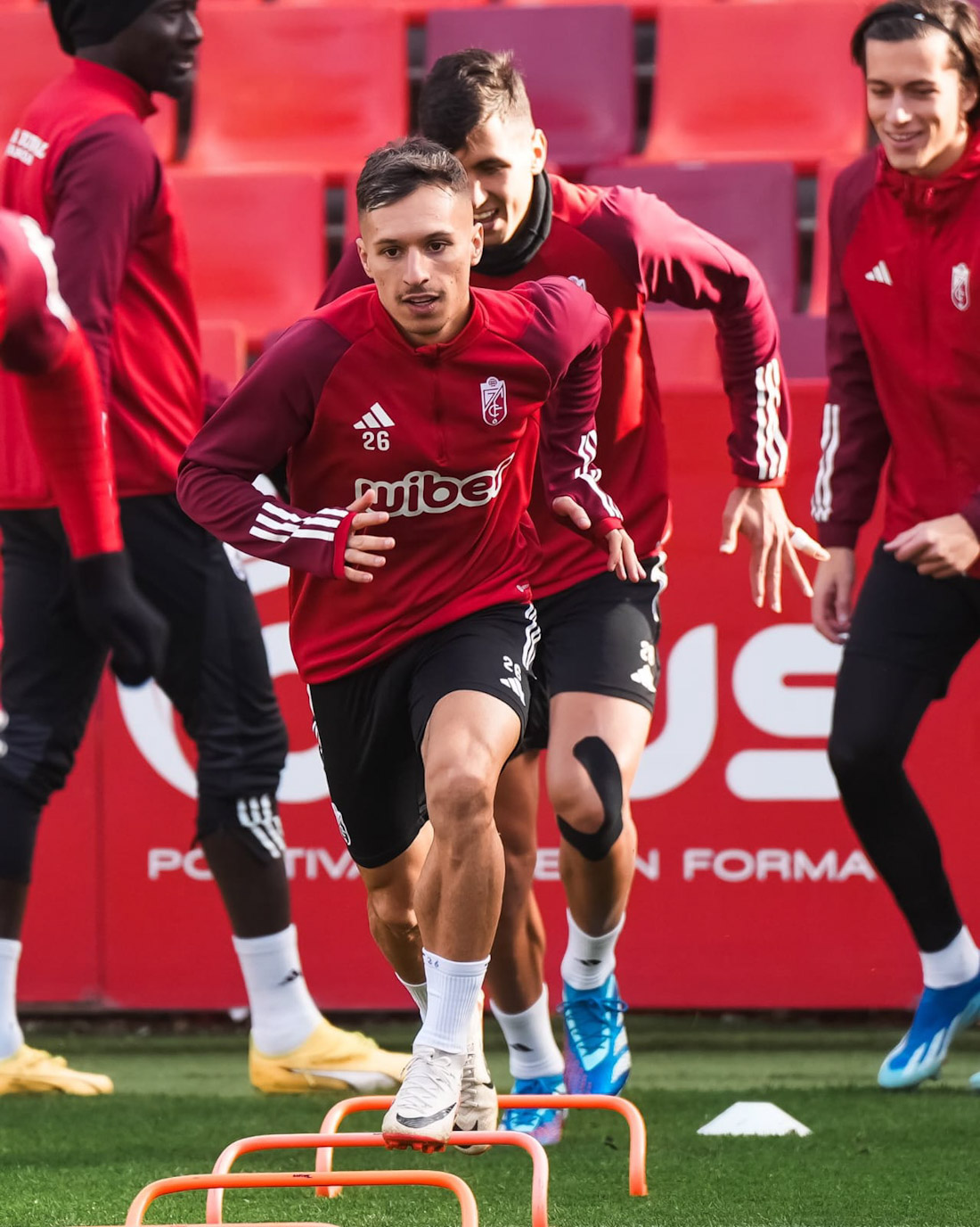 Bryan Zaragoza durante el entrenamiento (GRANADA CF)