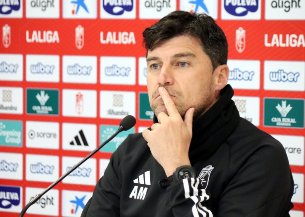 Alexander Medina, entrenador del Granada CF, en la rueda de prensa previa al partido ante el Celta (CRISTIAN FERNÁNDEZ) Alexander Medina, entrenador del Granada CF, en la rueda de prensa previa al partido ante el Celta (CRISTIAN FERNÁNDEZ)