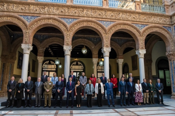 Foto de familia de los premiados (DELEGACIÓN DEL GOBIERNO)