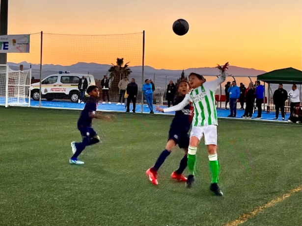 Imagen de uno de los partidos (TORNEO BENJAMÍN PINOS PUENTE) Imagen de uno de los partidos (TORNEO BENJAMÍN PINOS PUENTE)