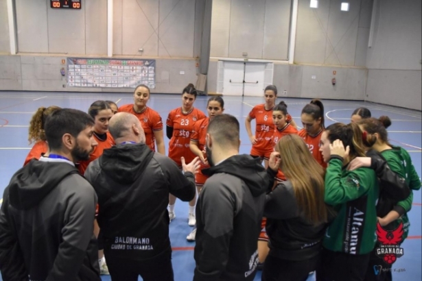 Pablo Perea da instrucciones durante un tiempo muerto (FUNDACIÓN BM GRANADA) Pablo Perea da instrucciones durante un tiempo muerto (FUNDACIÓN BM GRANADA)