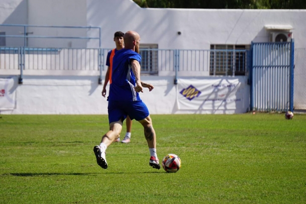 Illescas, el autor del gol del Motril, durante un entrenamiento (CF MOTRIL /ARCHIVO) Illescas, el autor del gol del Motril, durante un entrenamiento (CF MOTRIL /ARCHIVO)