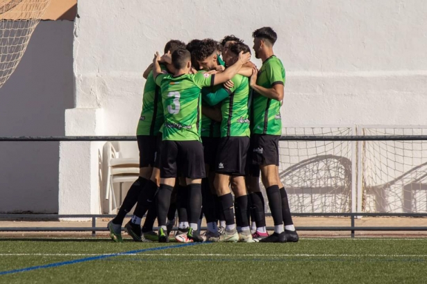 El Huétor Vega quiere cerrar el año en zona de play off (CRISTIAN FERNÁNDEZ) El Huétor Vega quiere cerrar el año en zona de play off (CRISTIAN FERNÁNDEZ)