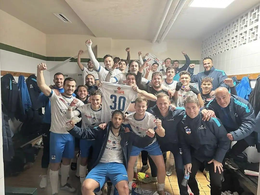 El Loja celebra la victoria (LOJA CD)