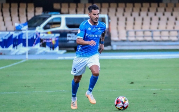 Edu Oriol con la camiseta del Xerez Deportivo (XEREZ CD) Edu Oriol con la camiseta del Xerez Deportivo (XEREZ CD)