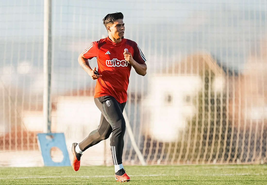 Arezo en el entrenamiento del Granada CF (GRANADA CF)