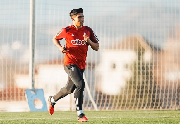 Arezo en el entrenamiento del Granada CF (GRANADA CF) Arezo en el entrenamiento del Granada CF (GRANADA CF)