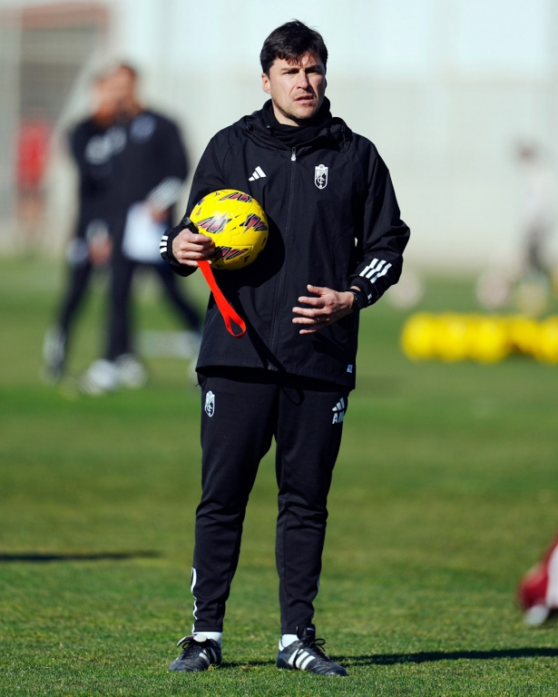 Alexander Medina durante el primer entrenamiento del año (GRANADA CF) Alexander Medina durante el primer entrenamiento del año (GRANADA CF)