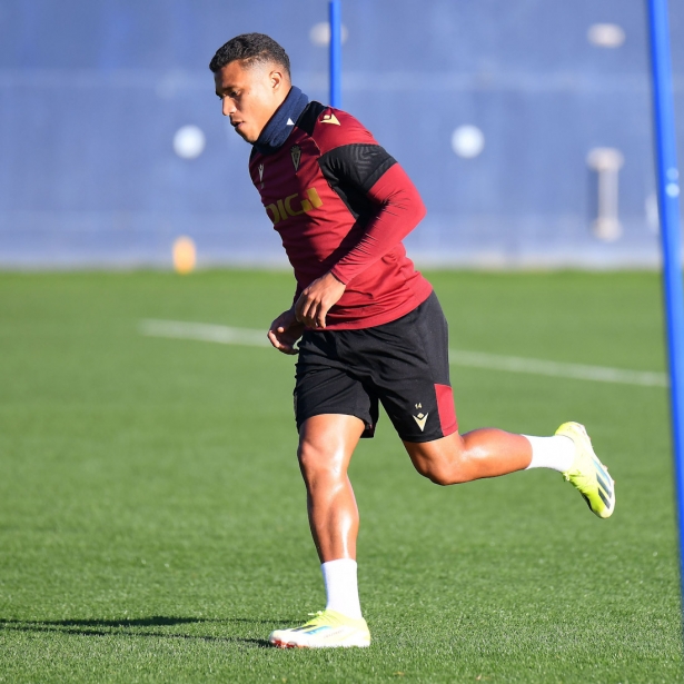 Machis, que volverá a `Los Carmenes`, durante un entrenamiento con el Cádiz (CÁDIZ CF) Machis, que volverá a `Los Carmenes`, durante un entrenamiento con el Cádiz (CÁDIZ CF)