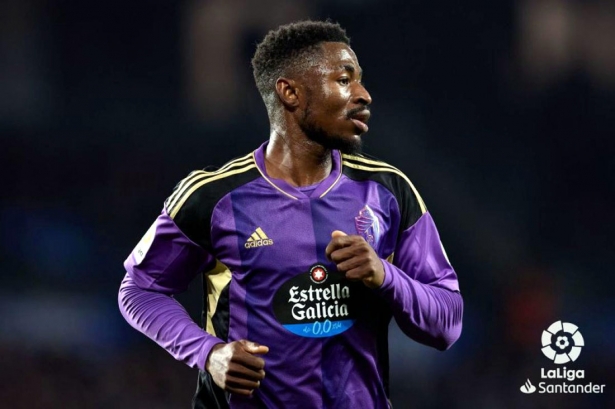 Martin Hongla con la camiseta del Real Valladolid la pasada temporada (LALIGA) Martin Hongla con la camiseta del Real Valladolid la pasada temporada (LALIGA)
