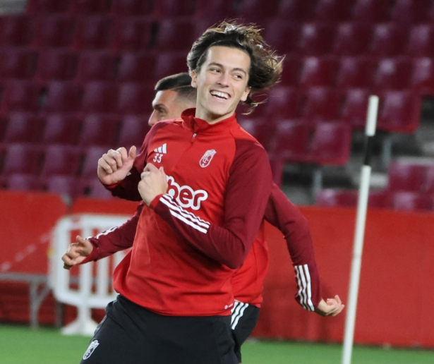Álvaro Carreras durante un entrenamiento (JOSÉ ANDRÉS FERNÁNDEZ) Álvaro Carreras durante un entrenamiento (JOSÉ ANDRÉS FERNÁNDEZ)