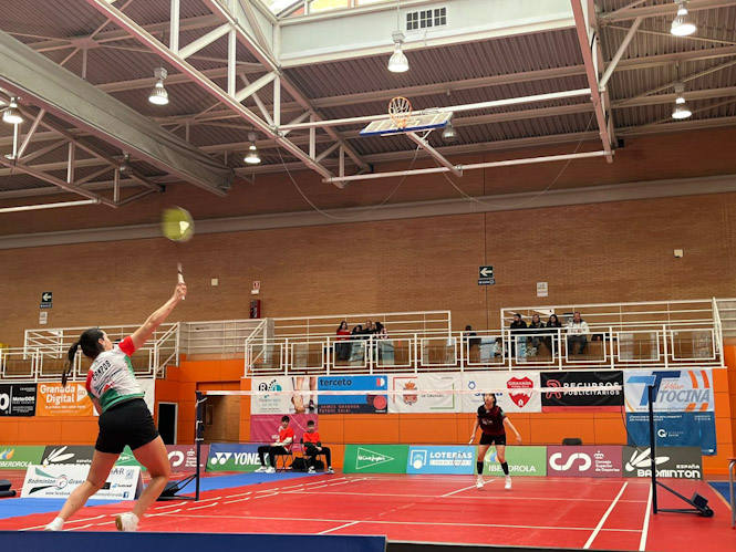 Imagen del partido (BADMINTON GRANADA)