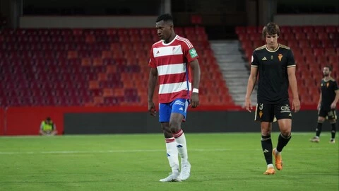 Ballo durante un partido en el `Nuevo Los Cármenes` (GRANADA CF)