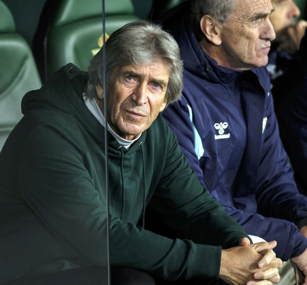 Manuel Pellegrini, entrenador del Real Betis, en un momento del encuentro (LOF) Manuel Pellegrini, entrenador del Real Betis, en un momento del encuentro (LOF)