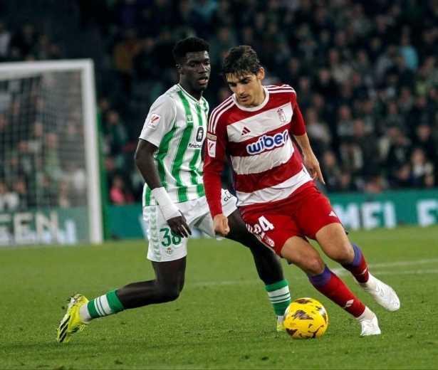 Gonzalo Villar fue el más destacado del Granada CF (LOF) Gonzalo Villar fue el más destacado del Granada CF (LOF)