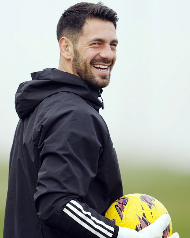 Augusto Batalla durante el entrenamiento (GRANADA CF) Augusto Batalla durante el entrenamiento (GRANADA CF)