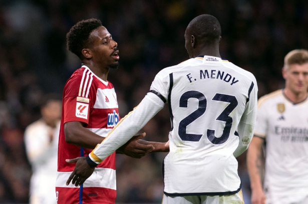 Manafá fue titular con el Granada CF en el estadio `Santiago Bernabéu` (LOF) Manafá fue titular con el Granada CF en el estadio `Santiago Bernabéu` (LOF)