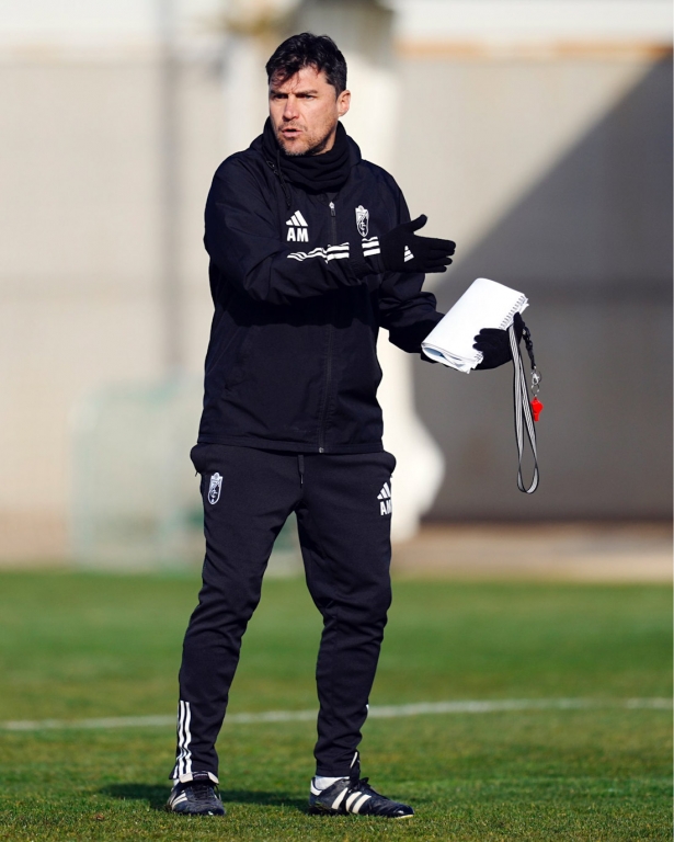 Alexander Medina durante un entrenamiento (GRANADA CF) Alexander Medina durante un entrenamiento (GRANADA CF)