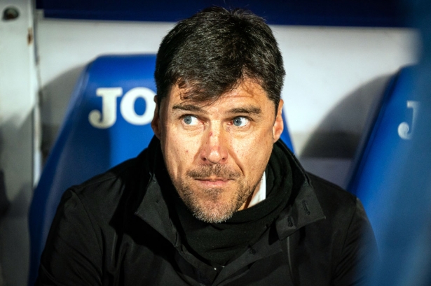 Alexander Medina, entrenador del Granada CF, en un momento del partido en Getafe (LOF) Alexander Medina, entrenador del Granada CF, en un momento del partido en Getafe (LOF)
