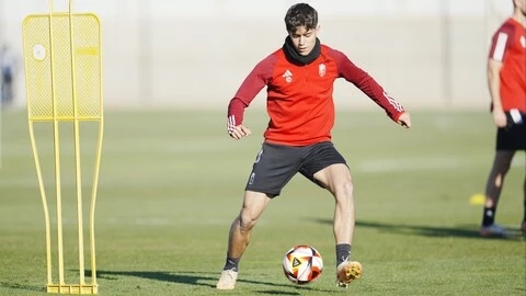 José Antonio Lozano durante un entrenamiento con el filial (GRANADA CF) José Antonio Lozano durante un entrenamiento con el filial (GRANADA CF)