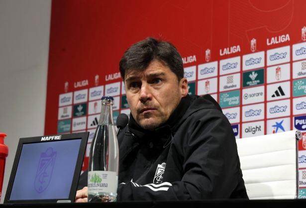 Alexander Medina, entrenador del Granada CF, en un momento de la rueda de prensa previa a Las Palmas (JOSÉ ANDRÉS FERNÁNDEZ) Alexander Medina, entrenador del Granada CF, en un momento de la rueda de prensa previa a Las Palmas (JOSÉ ANDRÉS FERNÁNDEZ)