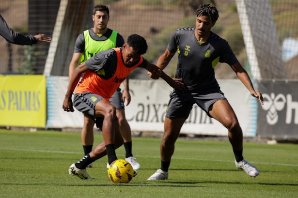Entrenamiento de la UD Las Palmas (UD LAS PALMAS) Entrenamiento de la UD Las Palmas (UD LAS PALMAS)