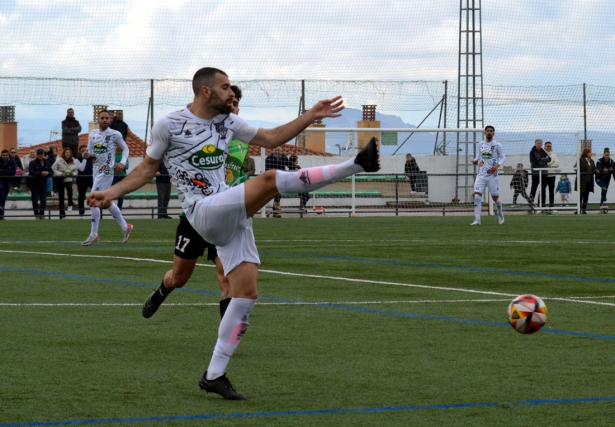 El CD Huétor Tájar visita este domingo al Torreperogil (J. PALMA)