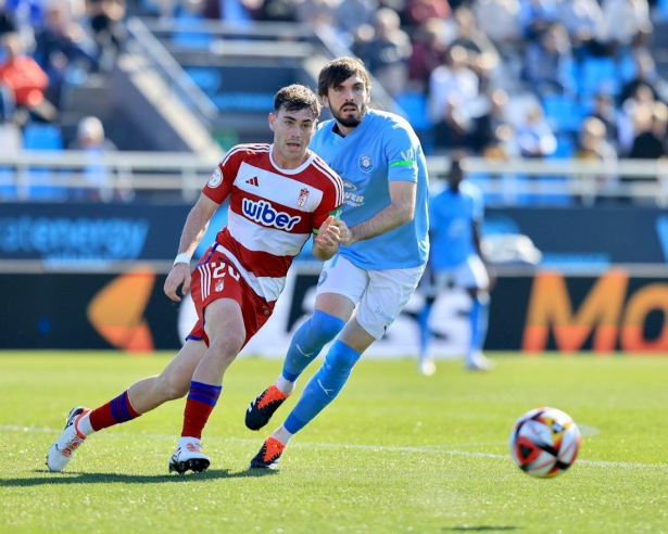 Clavijo busca el esférico (GRANADA CF)
