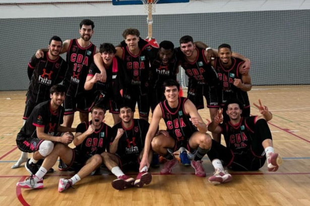 El Hita Plásticos CB Armilla celebra el triunfo (ARMILLA BALONCESTO) El Hita Plásticos CB Armilla celebra el triunfo (ARMILLA BALONCESTO)