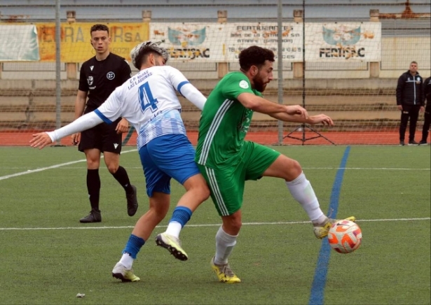 Adri Vegas controla el balón (J. PALMA) Adri Vegas controla el balón (J. PALMA)