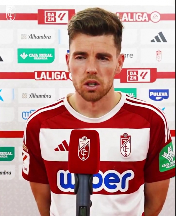 Gerard Gumbau a la finalización del partido (GRANADA CF) Gerard Gumbau a la finalización del partido (GRANADA CF)