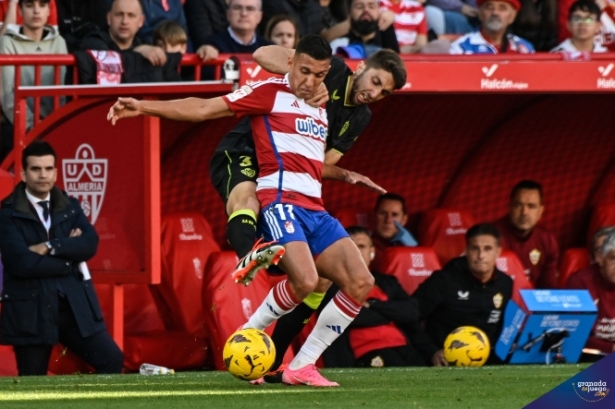 Myrto Uzuni durante el partido ante el ALmería (JOSÉ M. BALDOMERO)