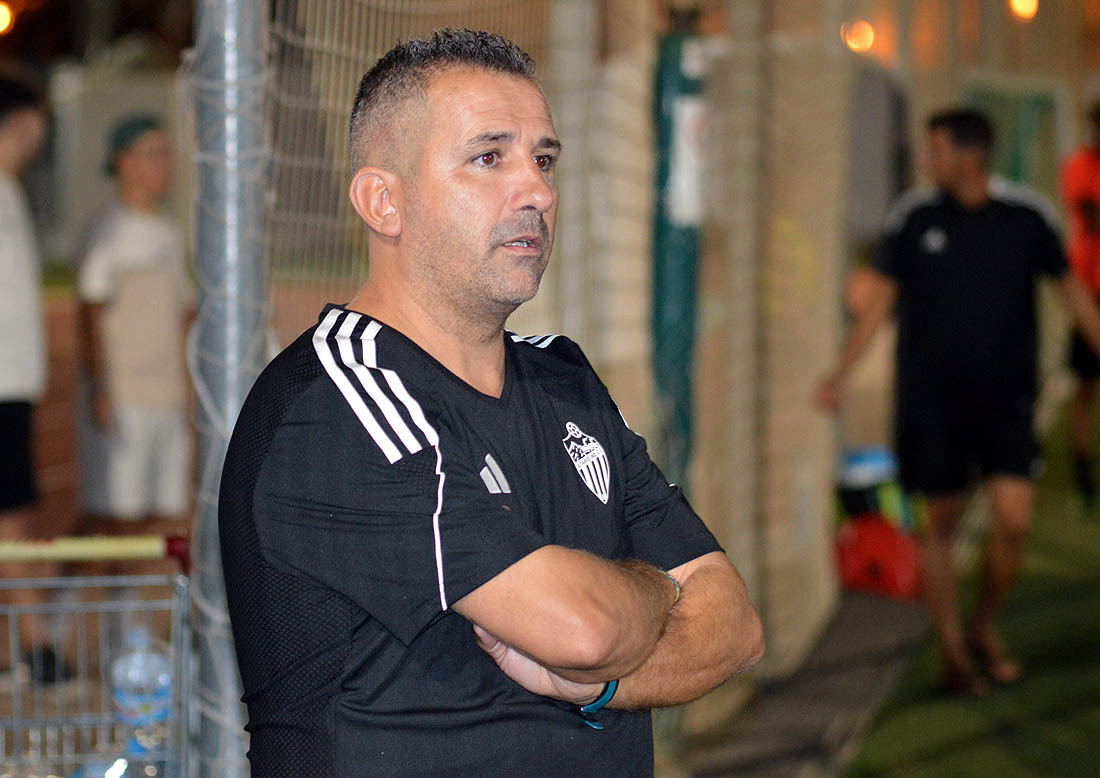 El entrenador del Atarfe Industrial, Johny Prieto (J. PALMA)