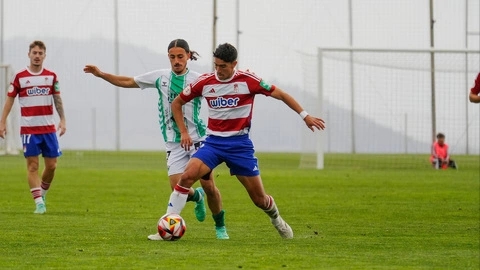 El Recreativo perdió con el Antequera (GRANADA CF) El Recreativo perdió con el Antequera (GRANADA CF)