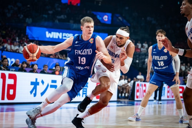 Valtonen con la selección de Finlandia (FIBA) Valtonen con la selección de Finlandia (FIBA)