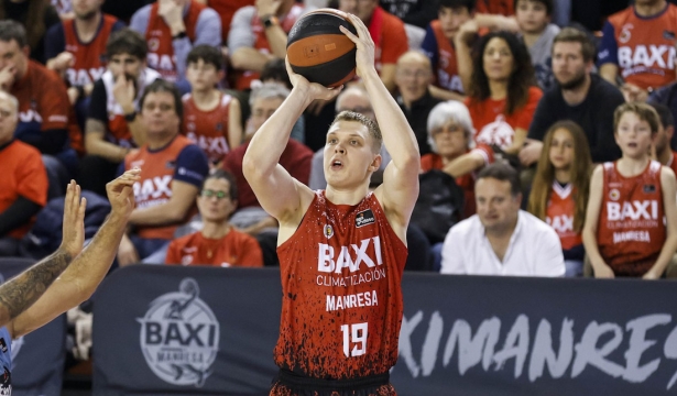 Elias Valtonen con la camiseta del Baxi Manresa (BAXI MANRESA) Elias Valtonen con la camiseta del Baxi Manresa (BAXI MANRESA)