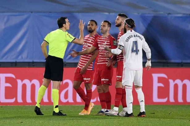 Martínez Munuera, durante un Real Madrid - Granada Martínez Munuera, durante un Real Madrid - Granada