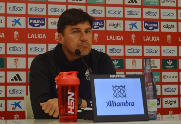 Alexander Medina, entrenador del Granada CF, en la rueda de prensa previa al partido ante la Real Sociedad (J. PALMA) Alexander Medina, entrenador del Granada CF, en la rueda de prensa previa al partido ante la Real Sociedad (J. PALMA)