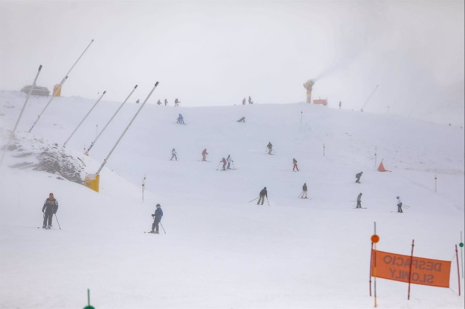 Inauguración de la temporada de esquí en Sierra Nevada (Granada), en imagen de archivo (ÁLEX CÁMARA - EUROPA PRESS) 