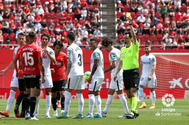 De Burgos Bengoetxea, en un Mallorca - Granada de una temporada anterior (LALIGA) De Burgos Bengoetxea, en un Mallorca - Granada de una temporada anterior (LALIGA)