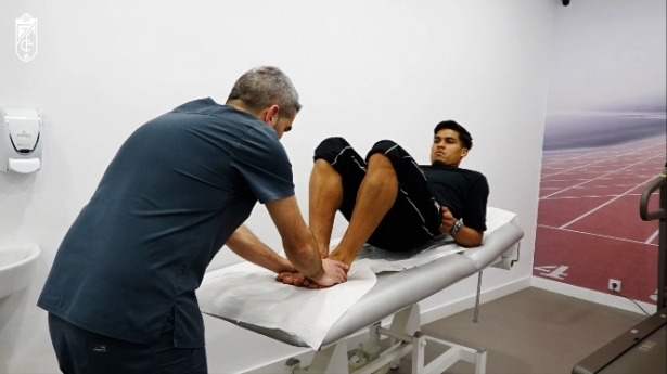 Matías Arezo recibe su tratamiento (PODOACTIVA) Matías Arezo recibe su tratamiento (PODOACTIVA)